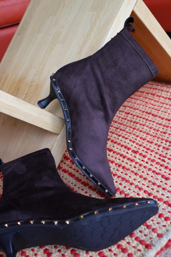 botin tachuelas negro